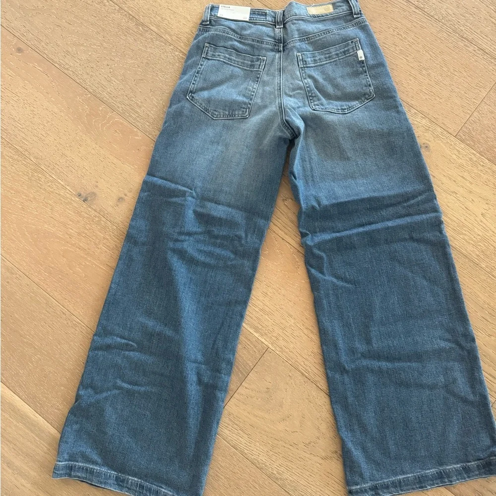 AG Relaxed Blue Jeans- NWT - Picture 5 of 7